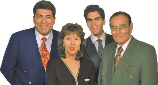 Foto histórica de los cuatro integrantes de la familia Monte utilizada en la comunicación de la inmobiliaria